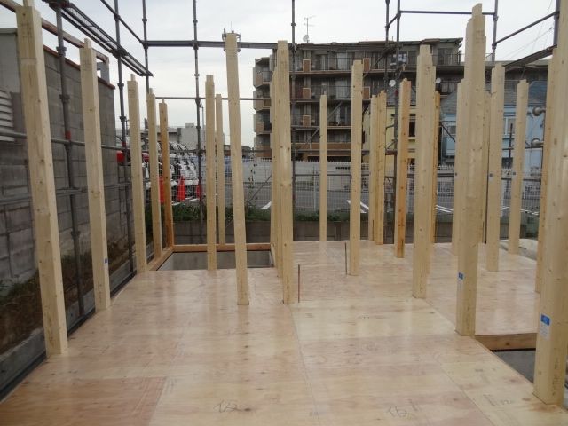 土台敷き・１階床合板敷き完了