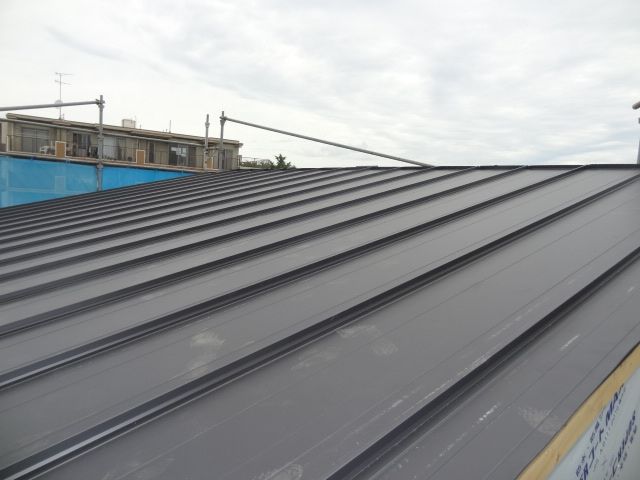 屋根ガルバリウム鋼板瓦棒葺き