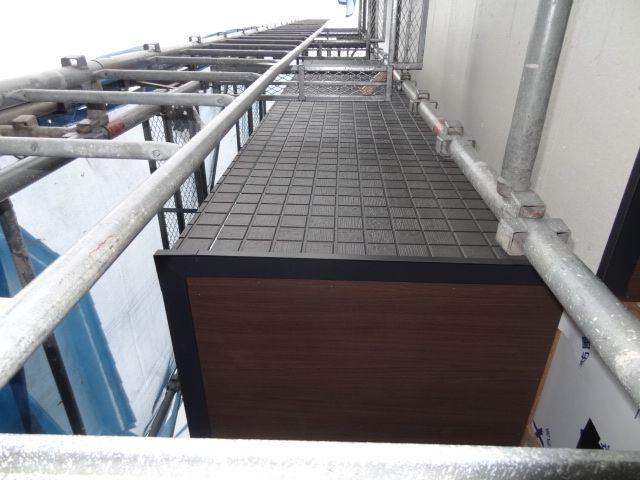 サイディング貼り工事中③